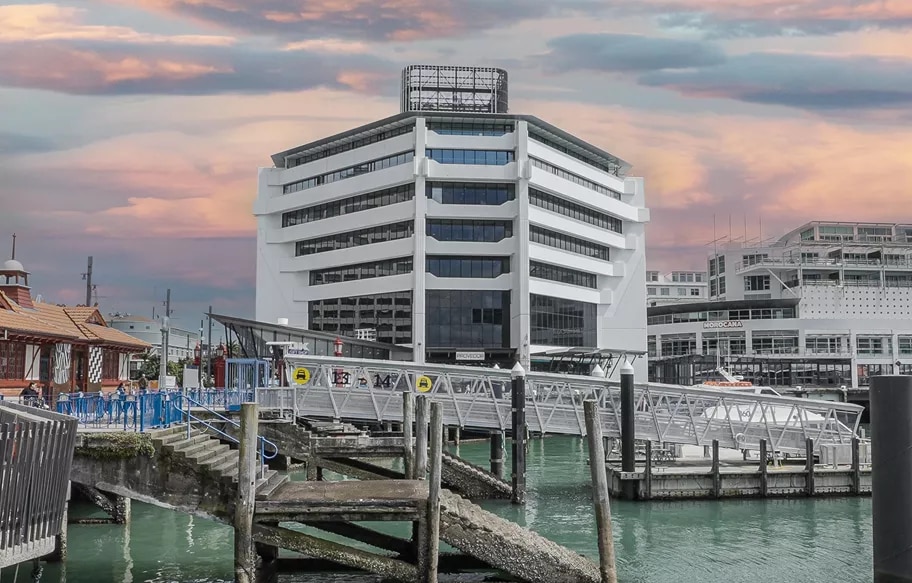 Outdoor shot of Auckland with A grade building of Servcorp 139 Quay Street in the centre